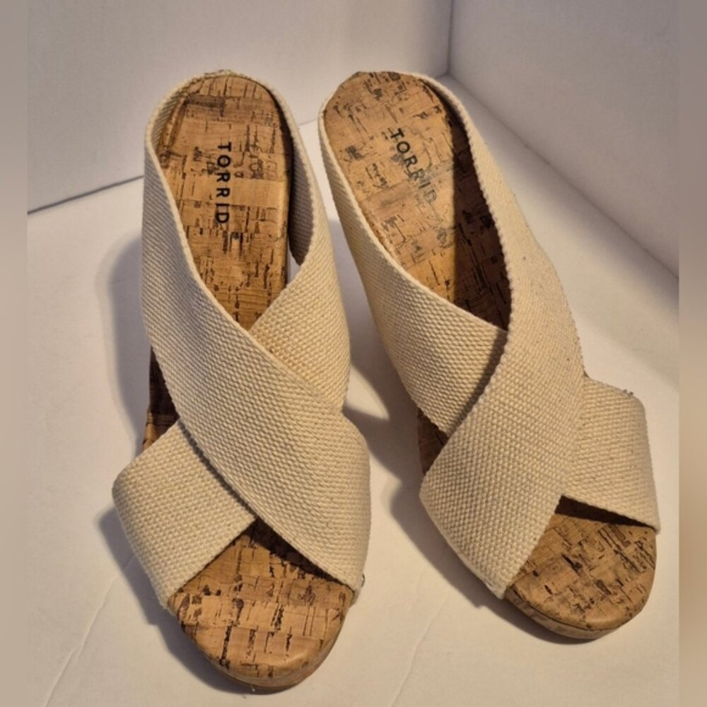 Torrid women's size 9 wedge sandal with canvas straps VGUC